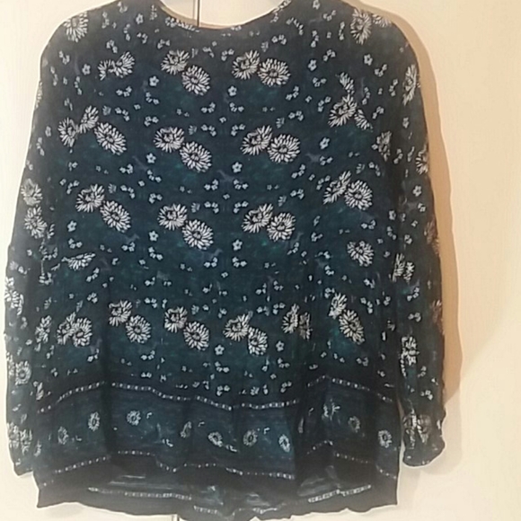 👕🔹 Size S; Old Navy Blouse - Picture 4 of 4